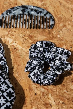 Daisy Street Eye Mask Comb And Scrunchie Set- Accessories