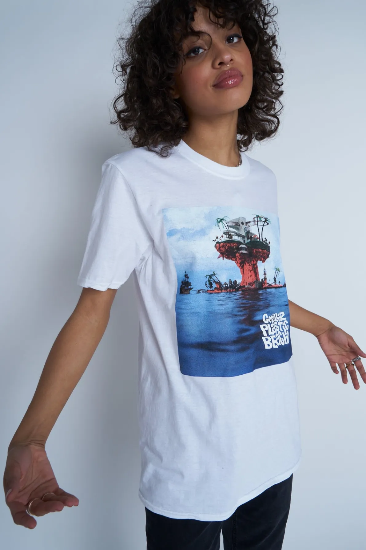 Daisy Street Licensed Relaxed T-Shirt With Gorillaz Print-Women T-Shirts