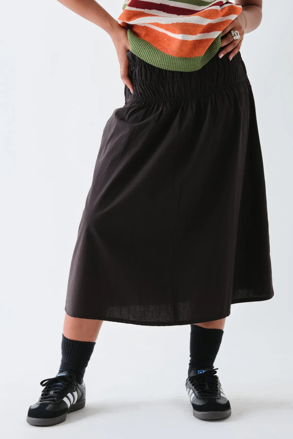 Daisy Street Poplin Mid Rise Skirt with Ruching Detail-Women Skirts