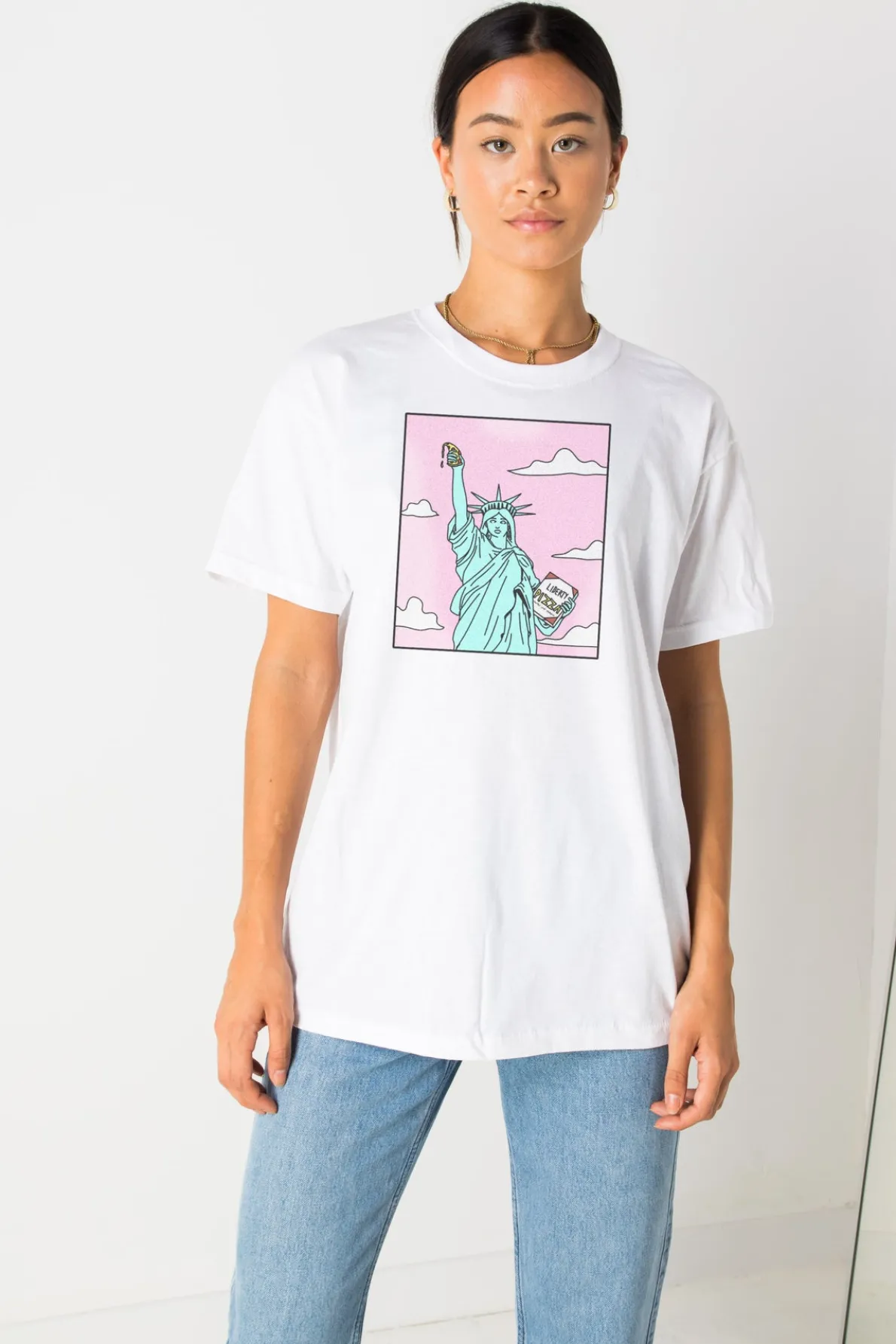 Daisy Street Relaxed T-Shirt with Pizza Statue Print-Women T-Shirts