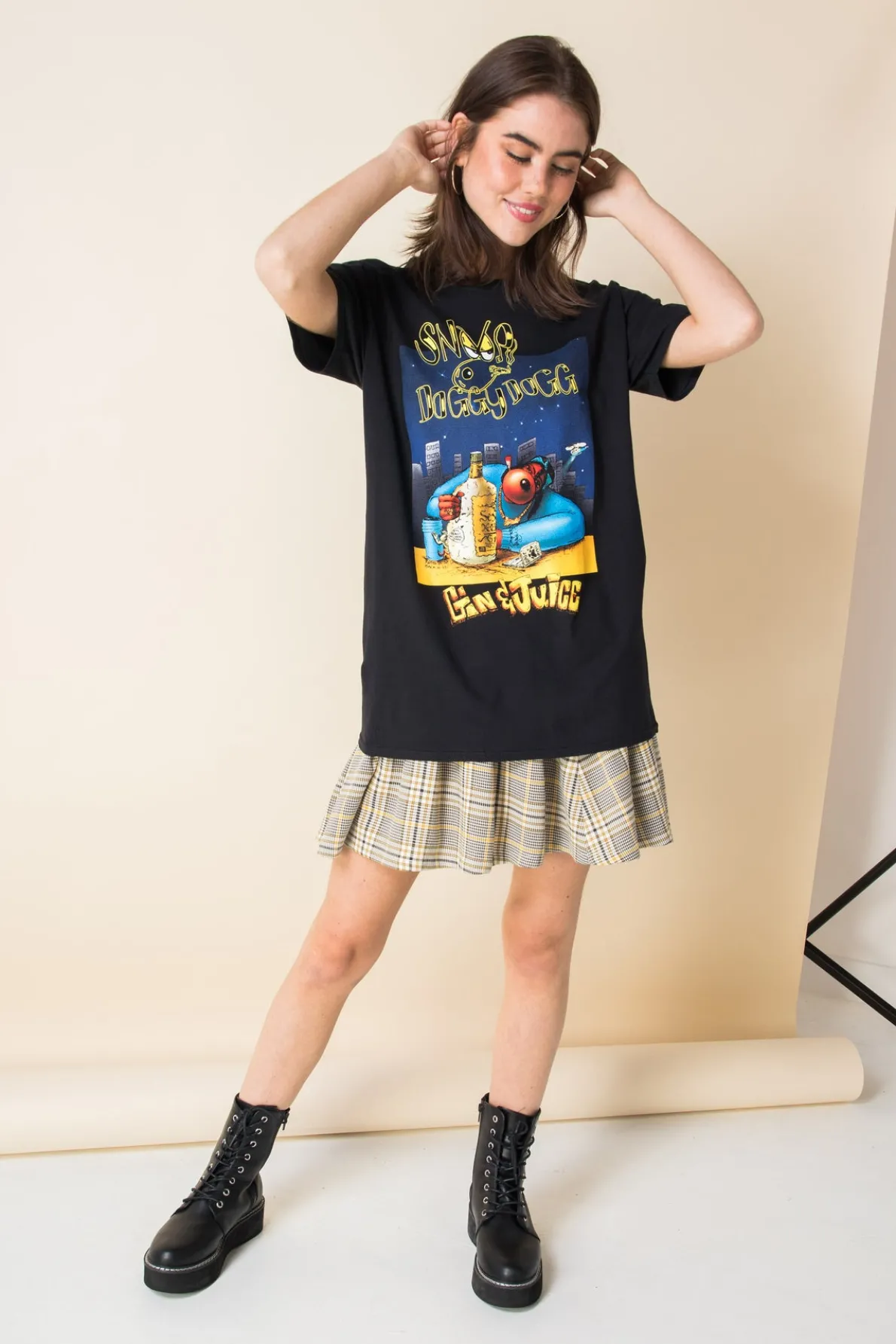 Daisy Street Relaxed T-Shirt with Snoop Dogg Gin and Juice Print-Women Band Tees