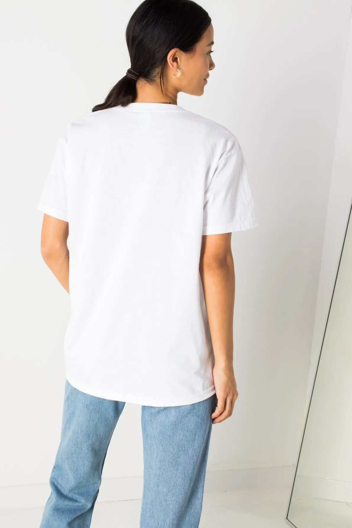 Daisy Street Relaxed T-Shirt with Pizza Statue Print-Women T-Shirts